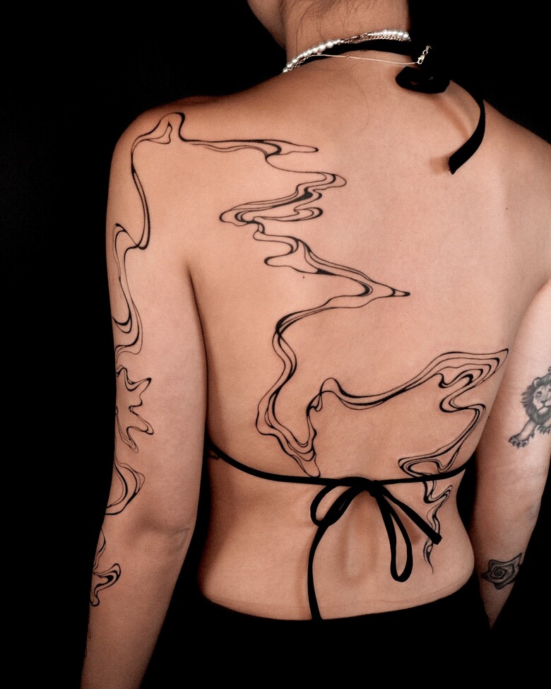 El estilo asiático se fusiona con el Fine Line de Brooklyn: Los tatuajes de Cindy You
